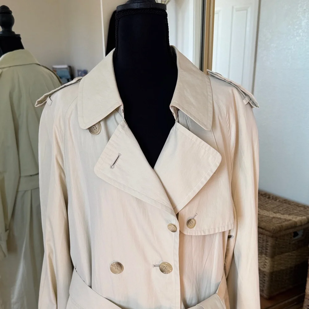 Vintage Burberry Beige Trench Coat with Classic Silhouette,size Large - Picture 2 of 16